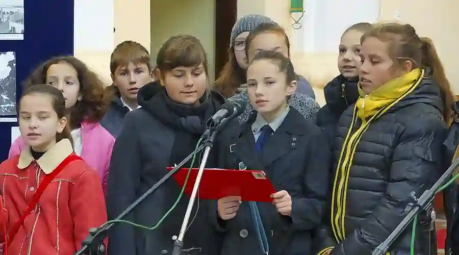 Józefów nad Wisłą, 11.11.2013. Przygotowanie do Akademii z okazji Narodowego Święta Niepodległości.