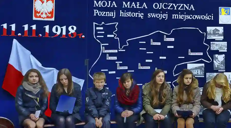 Józefów nad Wisłą, 11.11.2013. Przygotowanie do Akademii z okazji Narodowego Święta Niepodległości.