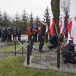 Józefów nad Wisłą, 11.11.2013. Złożenie kwiatów pod Pomnikiem Powstańców.
