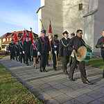 Rybitwy, 11.11.2014. 96. rocznica odzyskania niepodległości. Przemarsz pod pomnik wdzięczności za odzyskaną niepodległość.