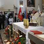 11-11-2017, Józefów nad Wisłą. 99. rocznica odzyskania niepodległości przez Polskę. Kapłani, od lewej: ks. Andrzej Walencik, ks. Stanisław Stępień. 