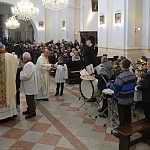 11-11-2017, Józefów nad Wisłą. 99. rocznica odzyskania niepodległości przez Polskę. Kapłani, od lewej: ks. Andrzej Walencik, ks. Stanisław Stępień. 