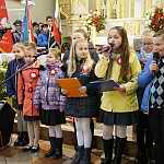 11-11-2017, Józefów nad Wisłą. 99. rocznica odzyskania niepodległości przez Polskę. Program słowno-muzyczny w wykonaniu dzieci ze Szkoły Podstawowej w Boiskach. 