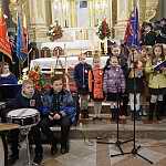11-11-2017, Józefów nad Wisłą. 99. rocznica odzyskania niepodległości przez Polskę. Program słowno-muzyczny w wykonaniu dzieci ze Szkoły Podstawowej w Boiskach. 
