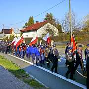 Święto Niepodległości. 11 listopada 2018 roku, Józefów nad Wisłą. Marsz Niepodległości. <i>Dziękujemy Ci, Boże, za ojczystą ziemię, która nas żywi.</i>