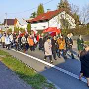 Święto Niepodległości. 11 listopada 2018 roku, Józefów nad Wisłą. Marsz Niepodległości. <i>Dziękujemy Ci, Boże, za Twoją Matkę, którą czcimy jako Królową naszego narodu.</i>
