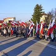 Święto Niepodległości. 11 listopada 2018 roku, Józefów nad Wisłą. Marsz Niepodległości. <i>Dziękujemy Ci, Boże, za wszelkie dobre myśli, plany i inicjatywy, które zrodziły się na naszej ziemi i zostały urzeczywistnione</i>